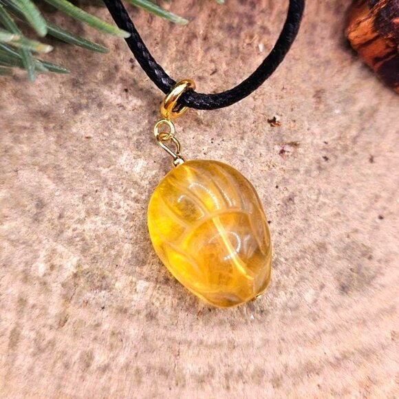 Adorable Nature Yellow Fluorite Sleeping Nine Tails Fox Pendant Necklace - Picture 10 of 10